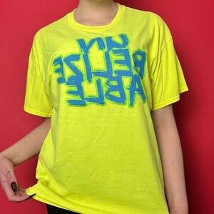 Bright neon yellow / green graphic tee shirt 💛🩵​​​​​​​​​​​​​